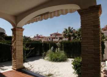 Bungalow - Alquiler larga estancia - Orihuela - La Zenia