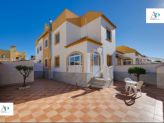 Chalet - Alquiler larga estancia - La Siesta, Torrevieja - La Siesta