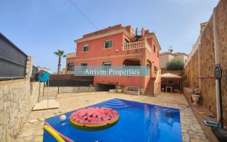 Semi-Detached Villa - Location - Villamartin - Villamartin