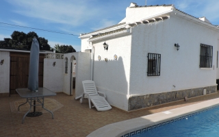 Chalet - Alquiler larga estancia - Torrevieja - La Siesta