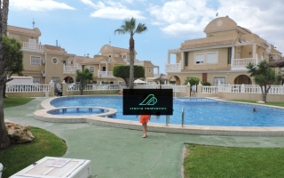 Chalet - Alquiler larga estancia - Orihuela Costa - La Zenia