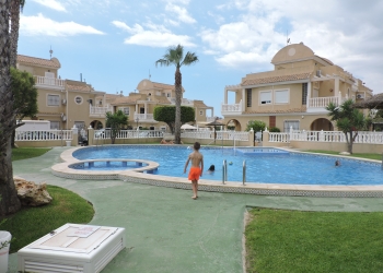Bungalow - Alquiler larga estancia - Orihuela Costa - La Zenia