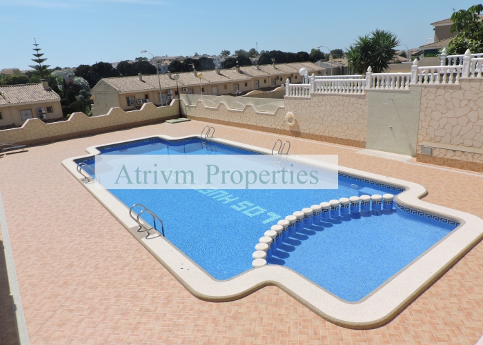 Alquiler larga estancia - Villa - Punta Prima