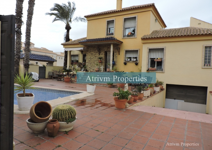 Alquiler larga estancia - Villa detached - Torrevieja