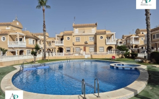 Chalet - Alquiler larga estancia - Orihuela Costa - Lomas de Cabo Roig