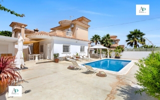 Chalet - Alquiler larga estancia - Torrevieja - Torrevieja