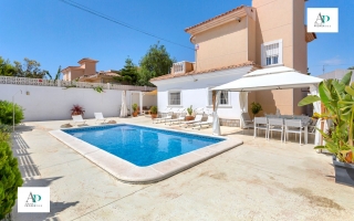 Chalet - Alquiler larga estancia - Torrevieja - Torrevieja