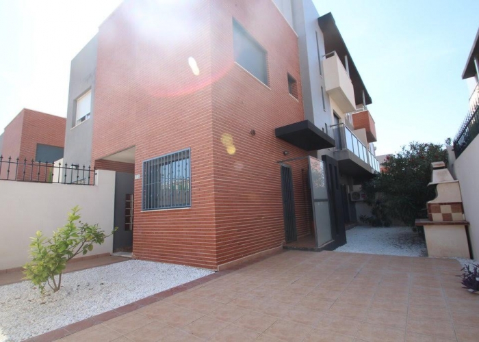 Resale - Villa semi detached - Torrevieja - Aguas Nuevas