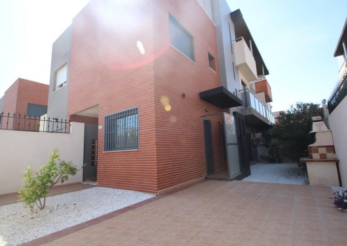 Resale - Villa semi detached - Torrevieja - Aguas Nuevas